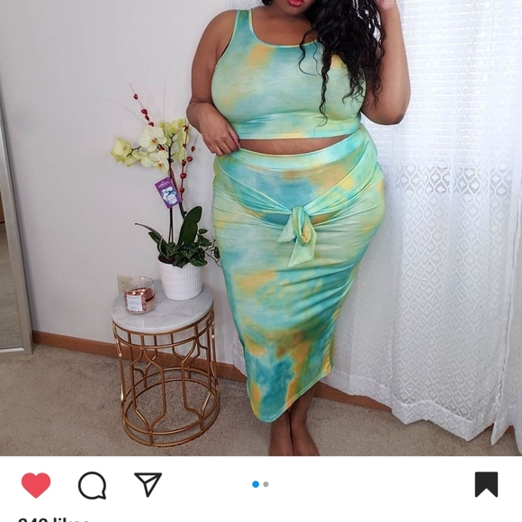 Two piece set - Picture 3 of 3